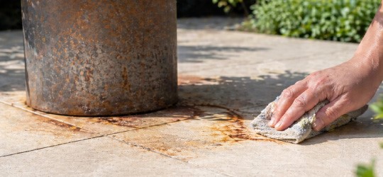 Roest verwijderen van tegels